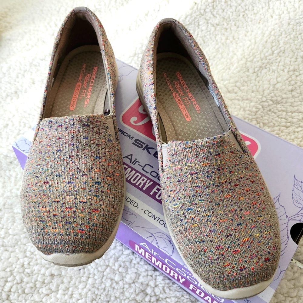 NWT Women's Sketchers Slip-ons Size 9.5